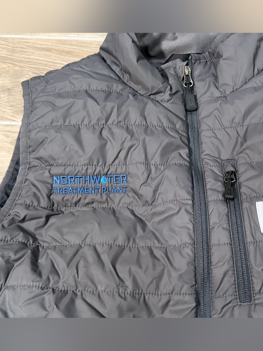 CARHARTT 102286 001 - Men's XL Black Rain Defender Insulated Nylon Vest - Picture 2 of 5